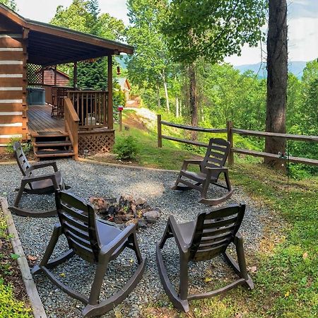 Вілла Cozy Cabin With Hot Tub And Smoky Mountain Views! Брайсон-Сіті Екстер'єр фото