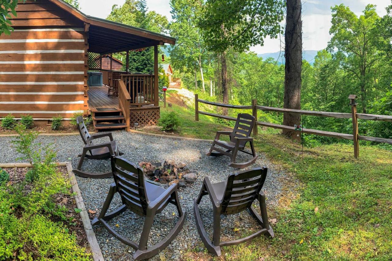 Вілла Cozy Cabin With Hot Tub And Smoky Mountain Views! Брайсон-Сіті Екстер'єр фото